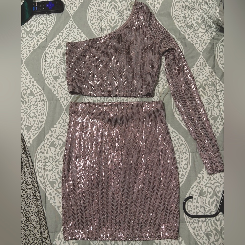 skirt set in light mauve color